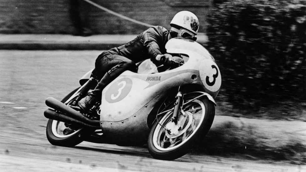 Bob McIntyre on a Honda, racing in the Isle of Man Junior TT, 1961.