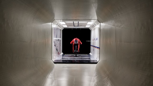 Barones record-breaking bike in wind tunnel