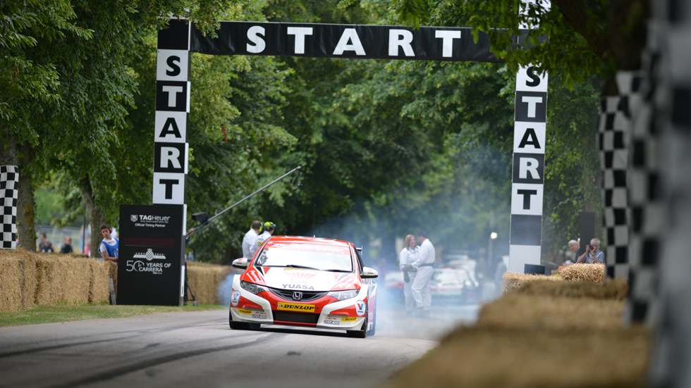 Honda Civic Type R racing at Goodwood