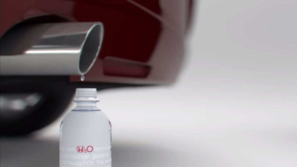 Honda FCX Clarity with water bottle